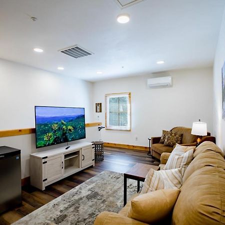 ליבנוורת' Enchantment Lodges - 5 Min Walk To Downtown מראה חיצוני תמונה