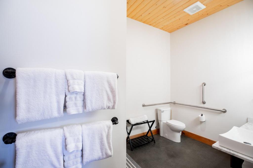 ליבנוורת' Enchantment Lodges - 5 Min Walk To Downtown מראה חיצוני תמונה