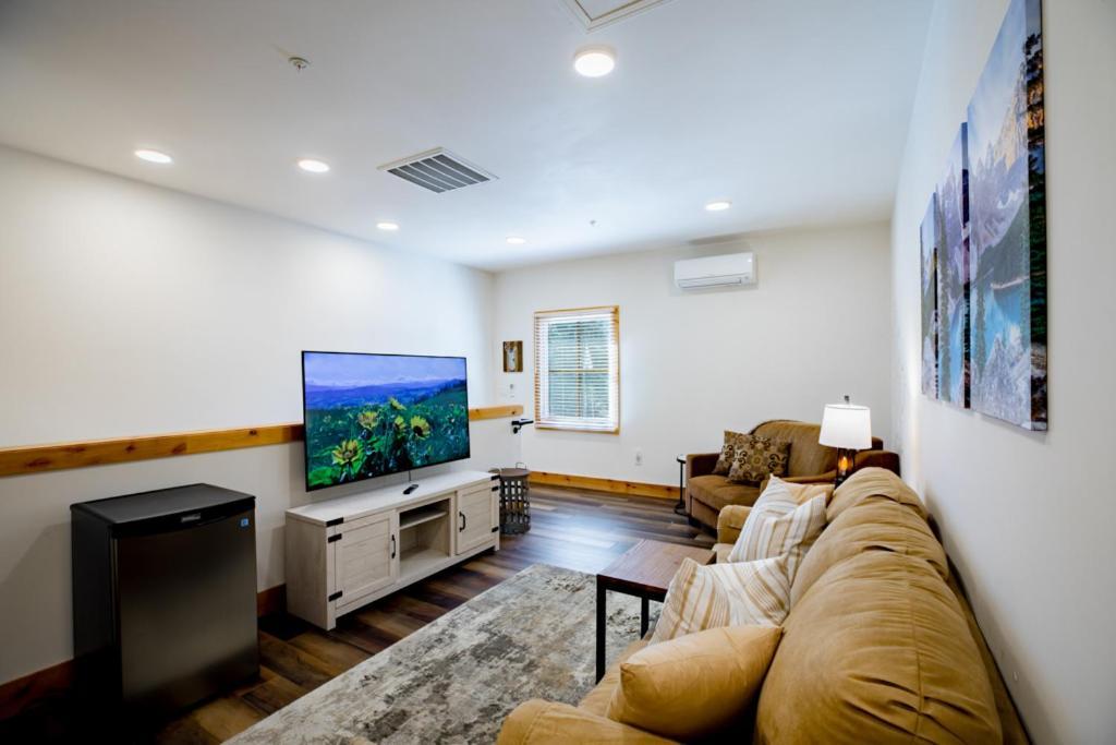 ליבנוורת' Enchantment Lodges - 5 Min Walk To Downtown מראה חיצוני תמונה