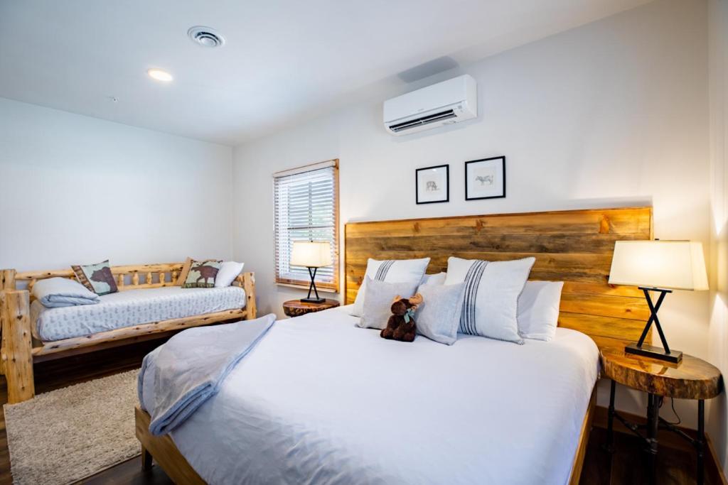 ליבנוורת' Enchantment Lodges - 5 Min Walk To Downtown מראה חיצוני תמונה