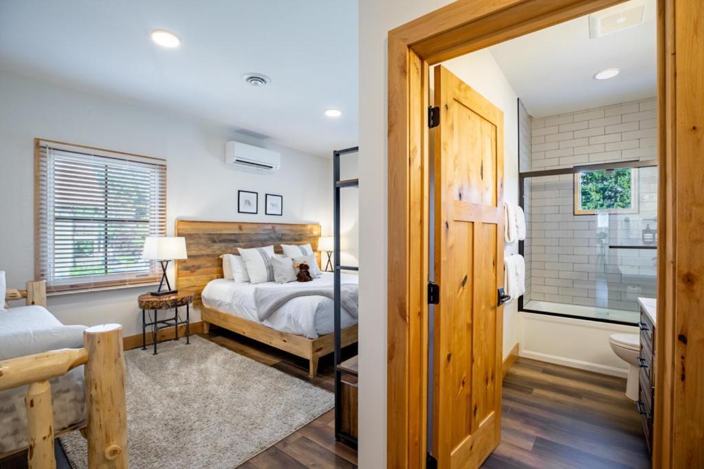 ליבנוורת' Enchantment Lodges - 5 Min Walk To Downtown מראה חיצוני תמונה