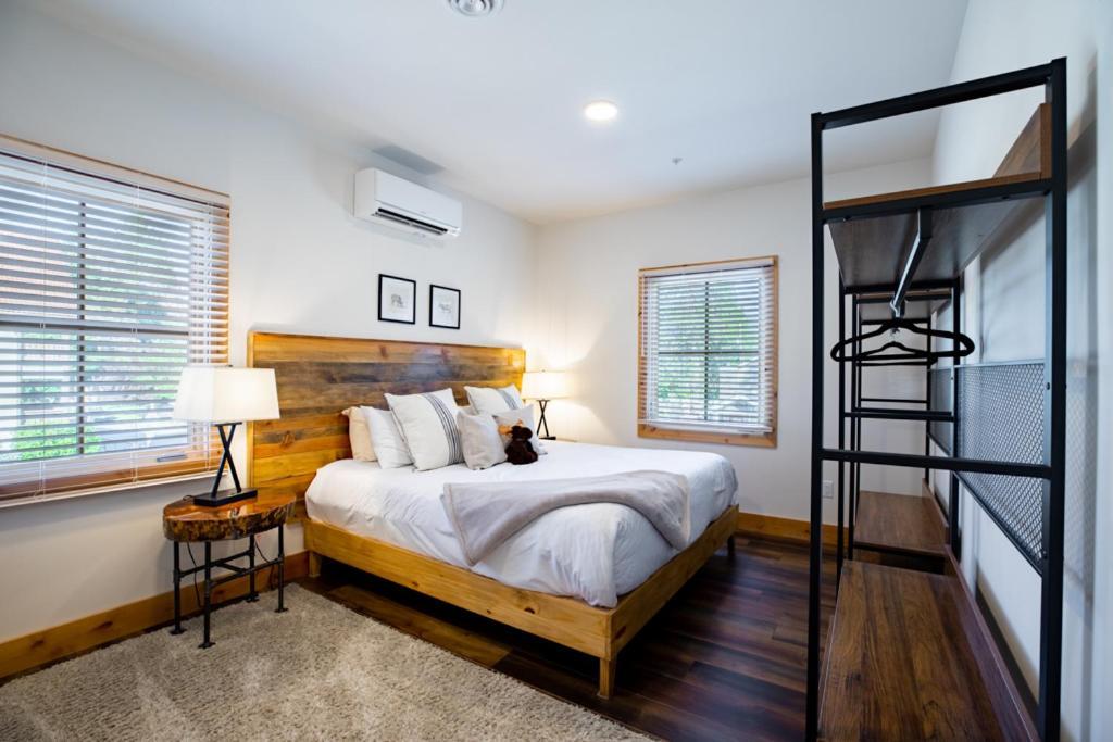 ליבנוורת' Enchantment Lodges - 5 Min Walk To Downtown מראה חיצוני תמונה