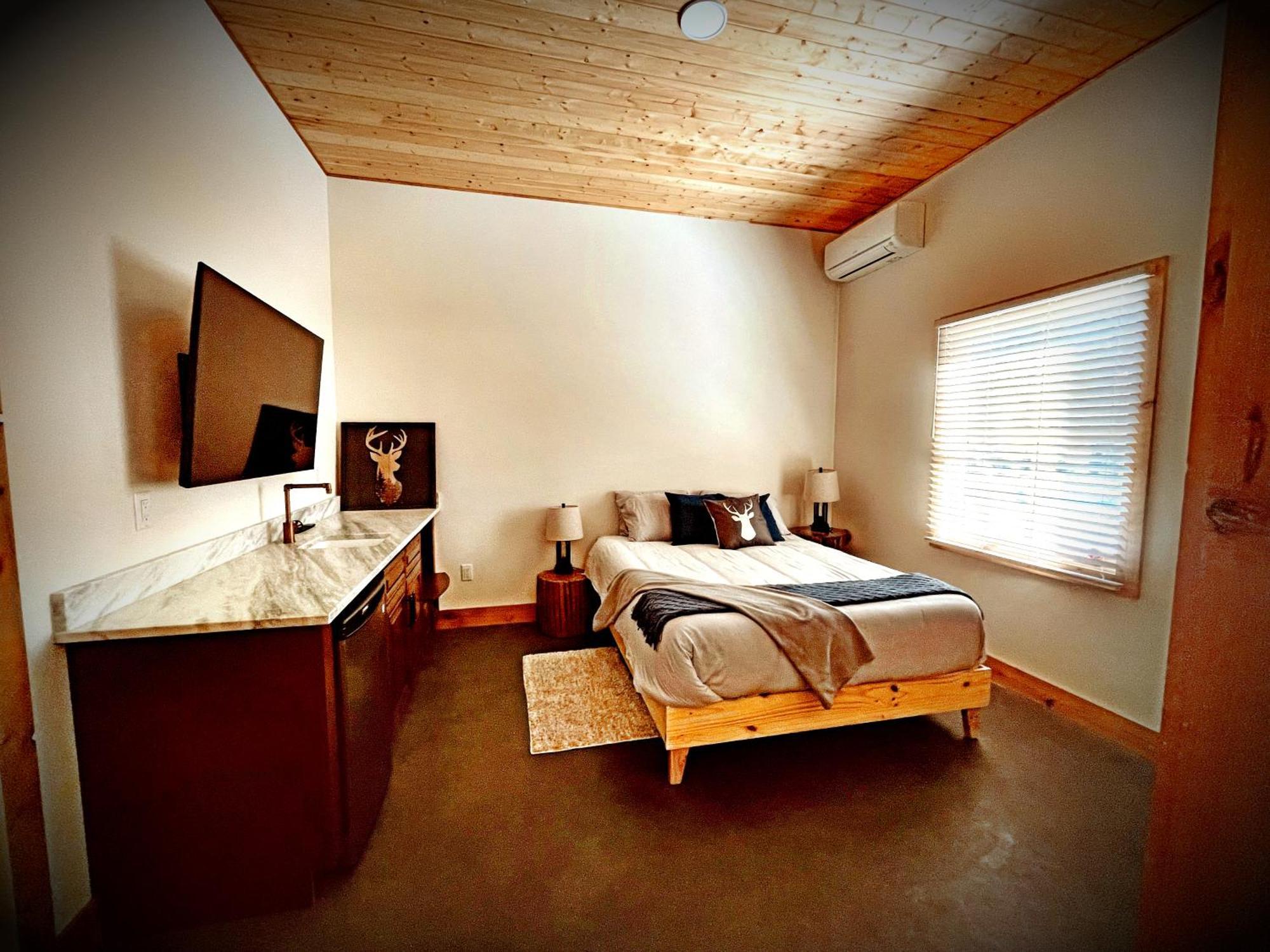 ליבנוורת' Enchantment Lodges - 5 Min Walk To Downtown מראה חיצוני תמונה